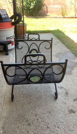 Magazine metal folding rack