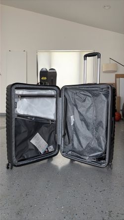 Samsonite Large Hard Shell Suitcase – New, Never Used – Built-in Combo Lock
