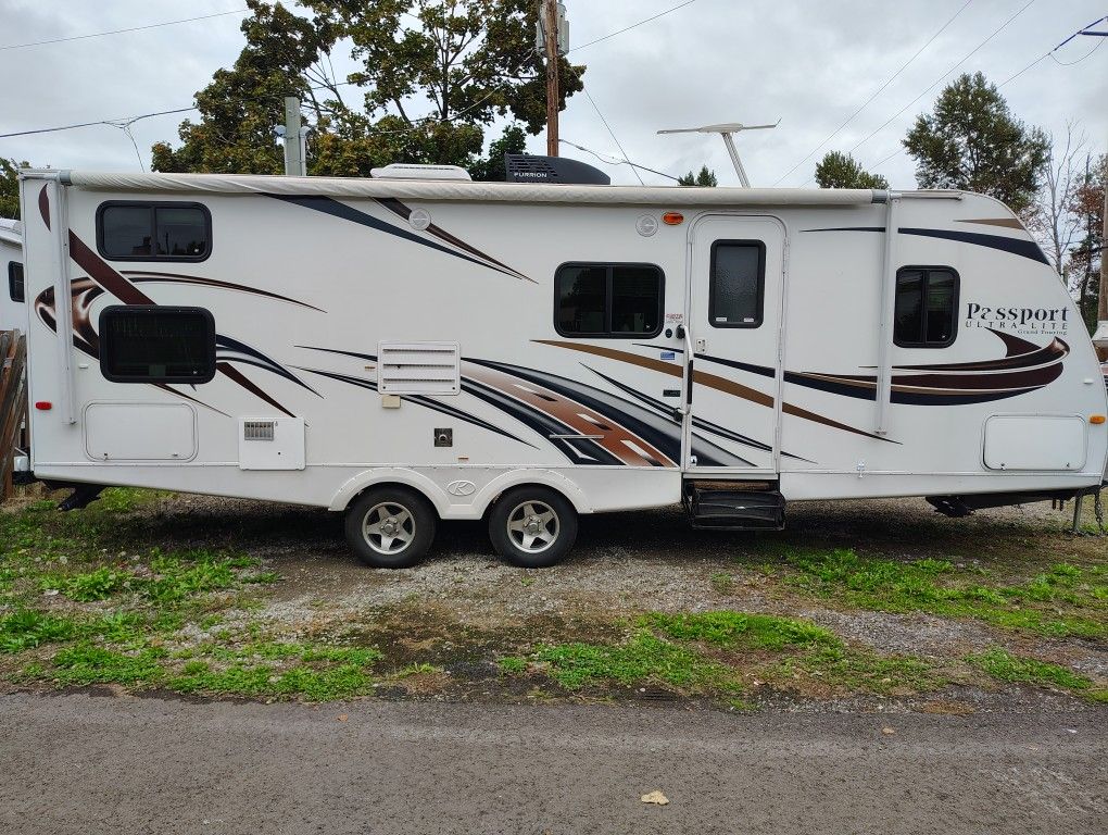 30' Ultra Lite Trailer