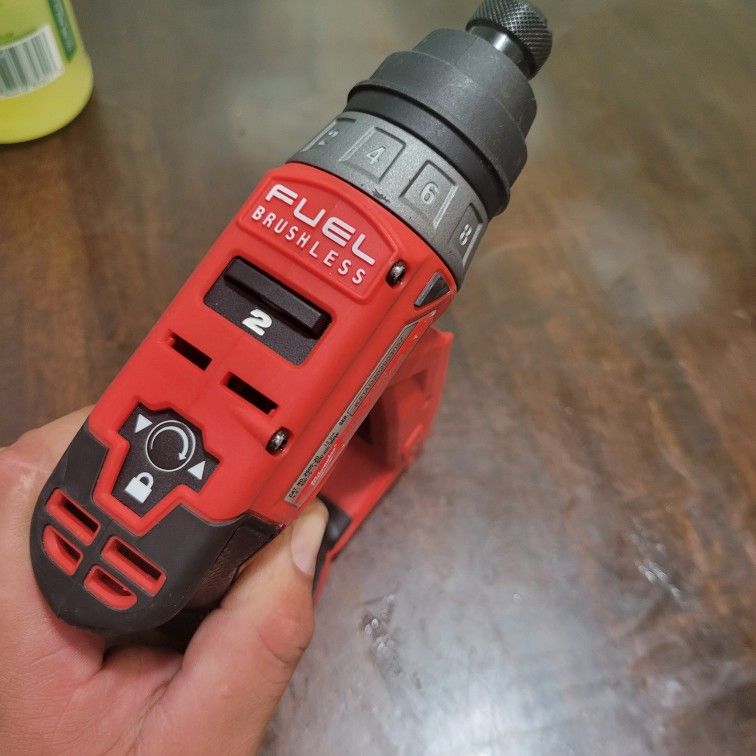 Milwuakee M12  Installation 3/8 Drill