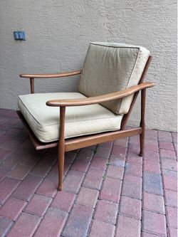 Mid century wooden armchair / lounge chair - beige cushions