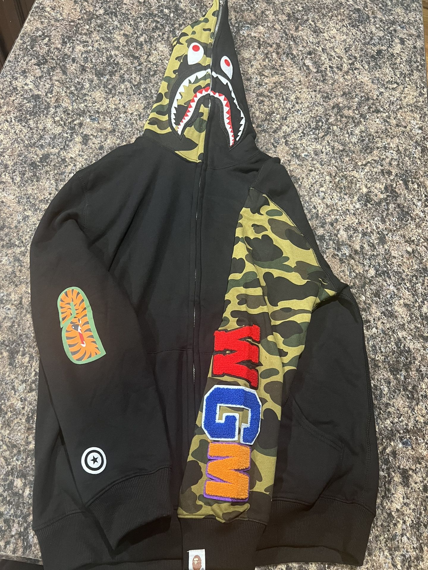 Bape Hoodie (M)
