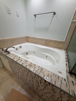 Whirlpool Jetted Soaking Bathtub