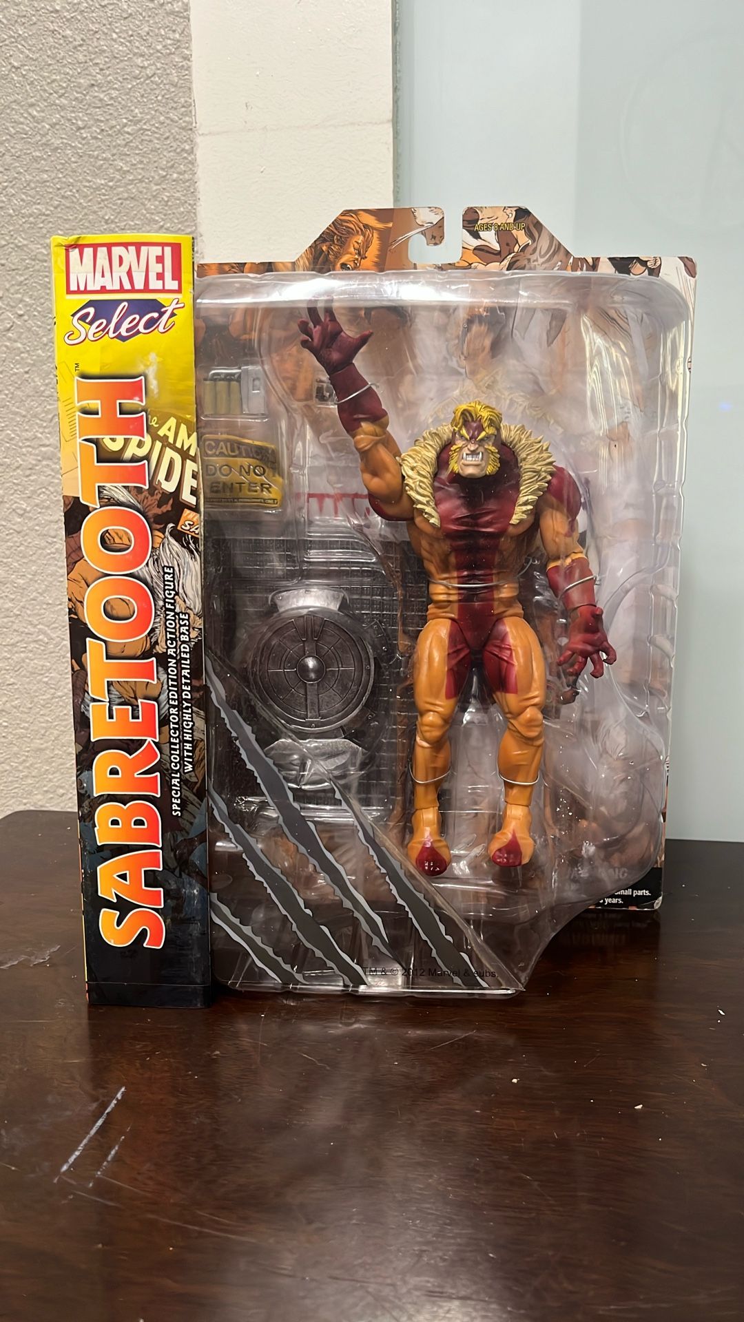 Marvel Diamond Select Saberetooth 