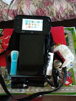 Wii U Console (Modded) with 2 Wii Remotes, Nunchuck, Classic Controller Pro, and Wii Bag + 17 Wii U Game Discs Bundle