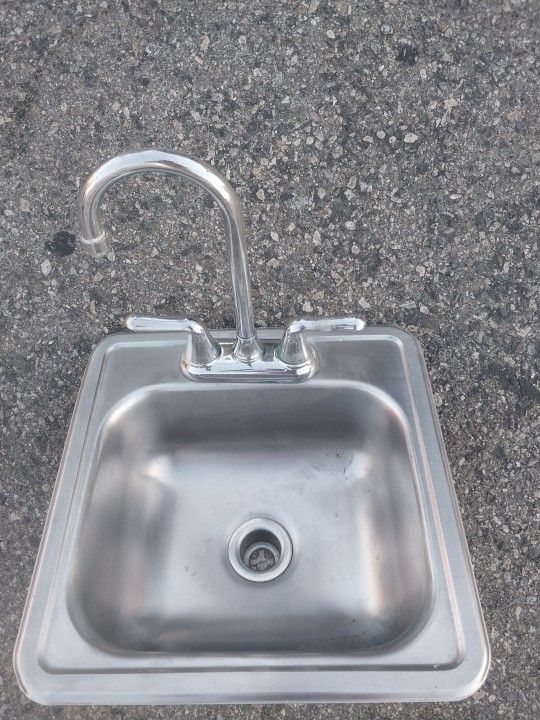 Kitchen Sink 15x15