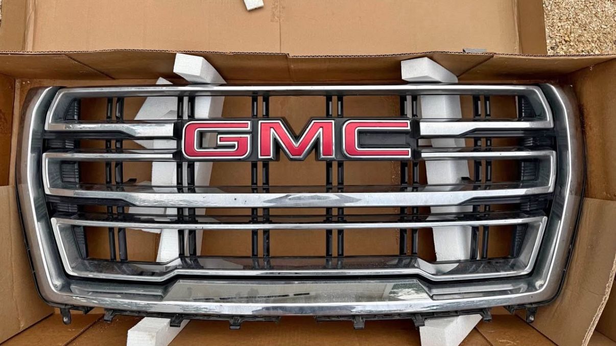 GMC front grill Yukon 