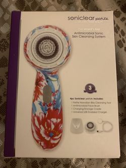 Soniclear petite skin cleansing system by micheal Todd. Retails for $89+taxes