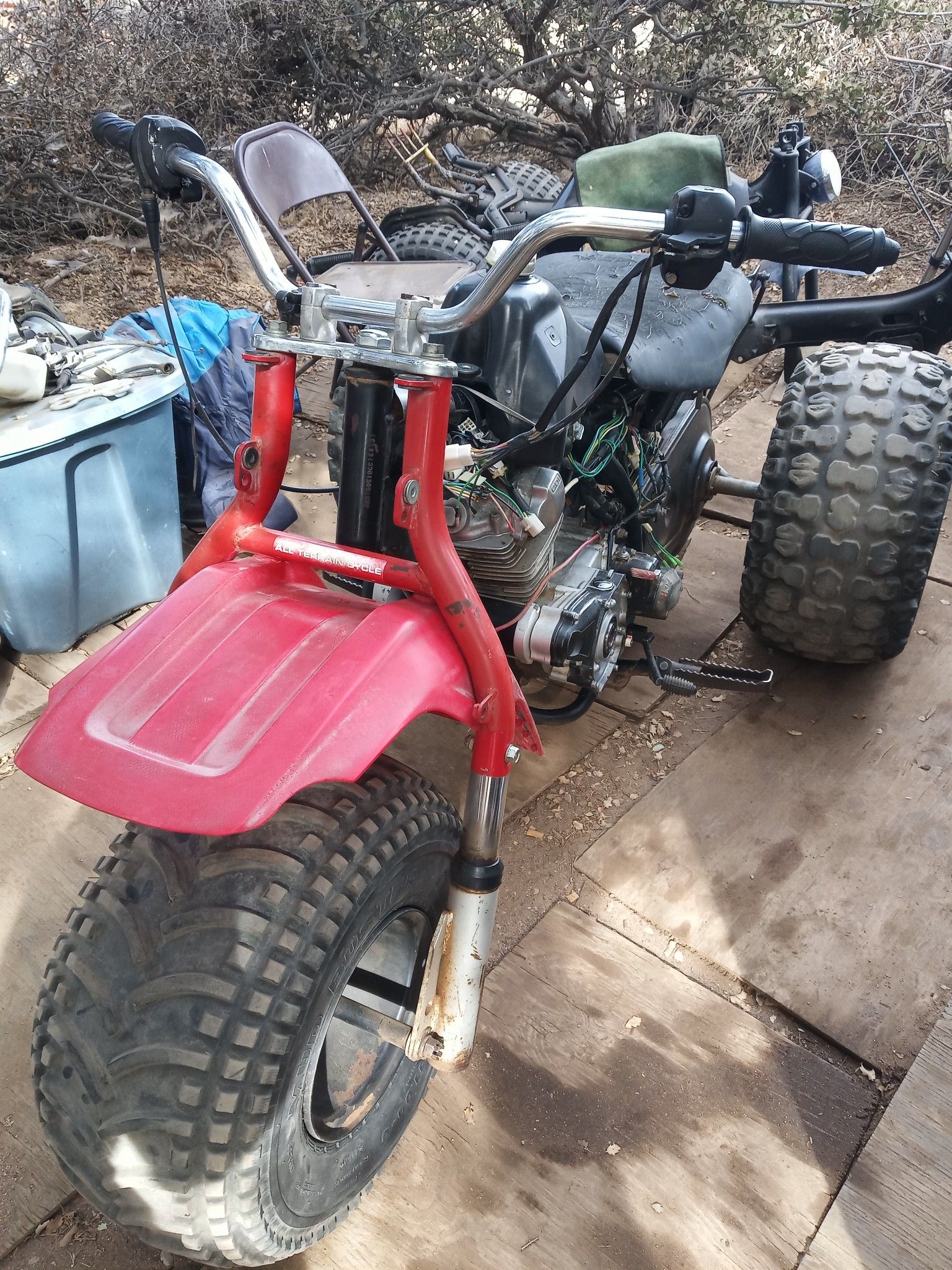 Honda atc big red 200cc with low and high gears it runs needs a gas tank a some tlc first come take it for 200 firm