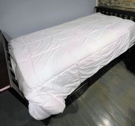 Trundle bed WITH BOTH MATTRESSES AND NEW MATTRESS TOPPERS