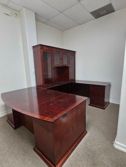 Office Desk (115L x 72W x 79H)
