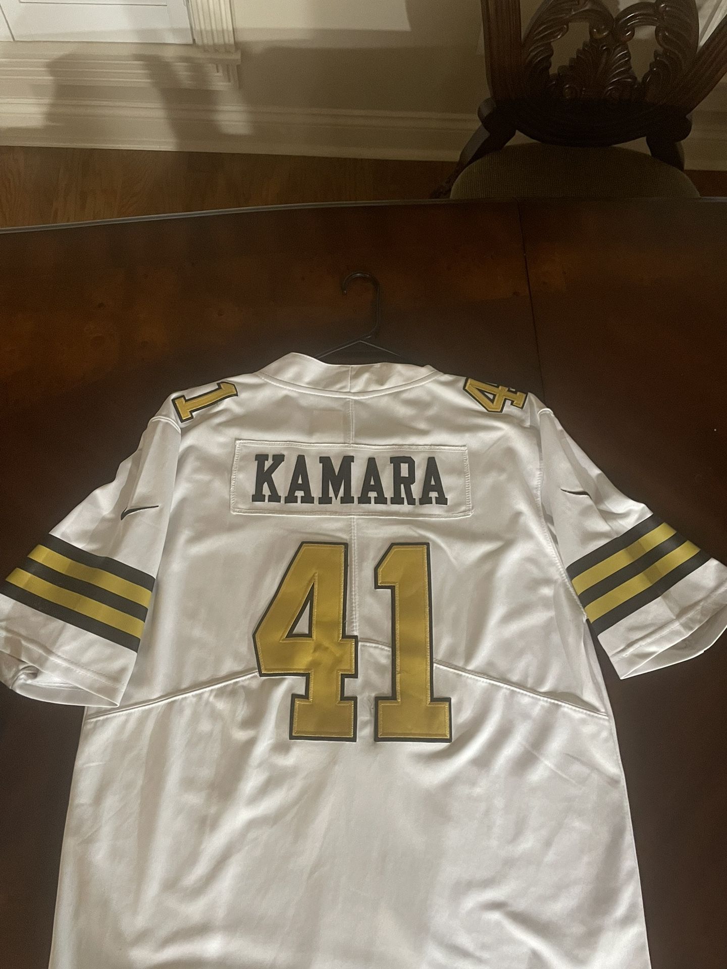 Alvin kamara On felid jersey