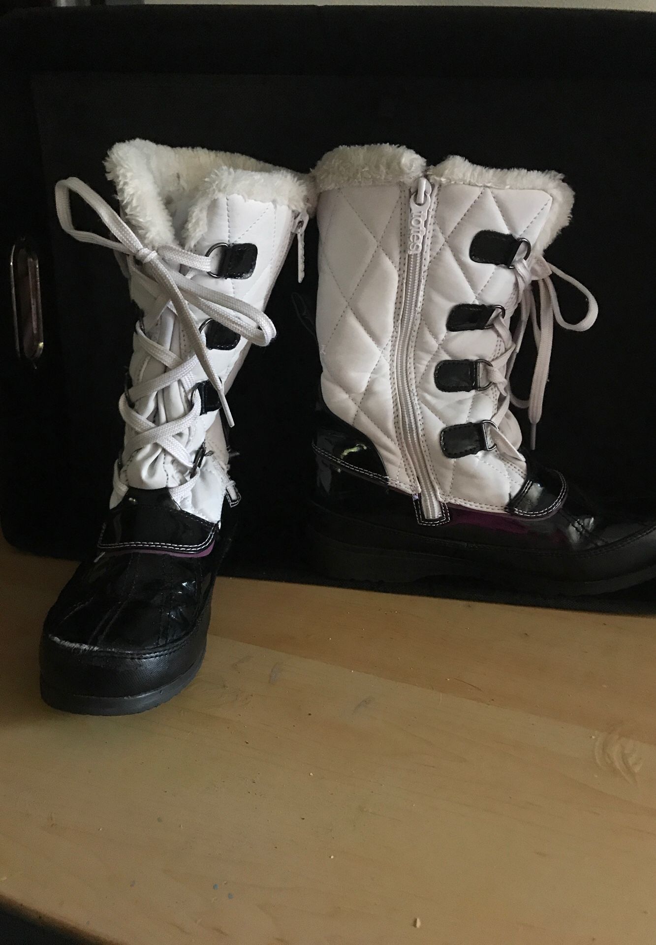 Gently used size 4 girls totes boots