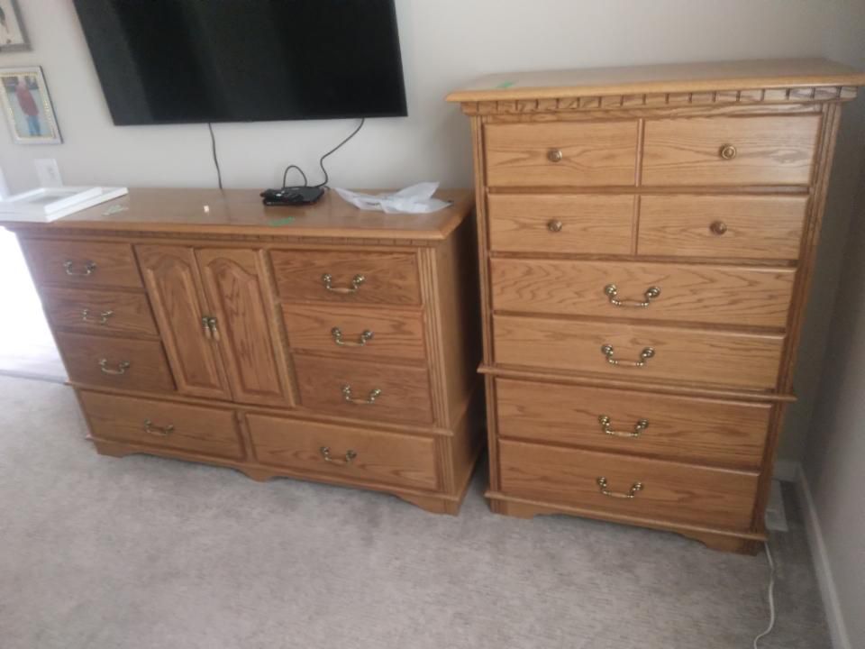 SOLID OAK WOOD DRESSERS WITH MIRROR