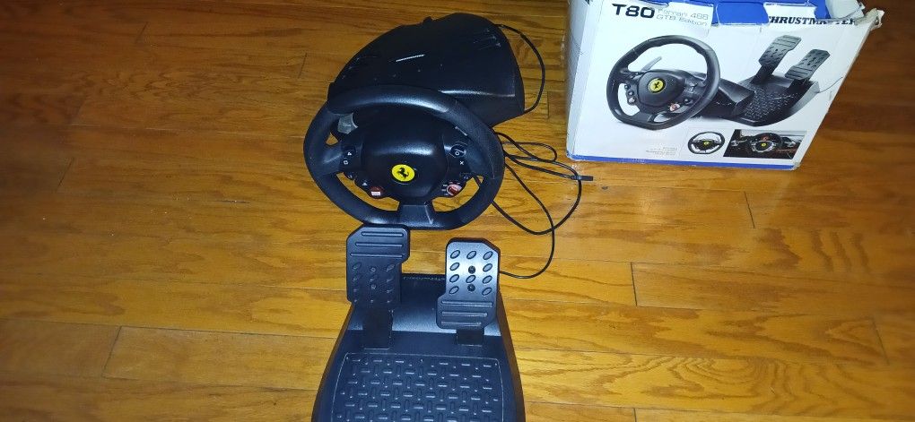 PS4 Sterring WHEEL 🛞 USED ONLY A FEW TIMES GOOD CONDITION