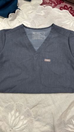 Used FIGS Catarina One-Pocket Scrub Top XS
