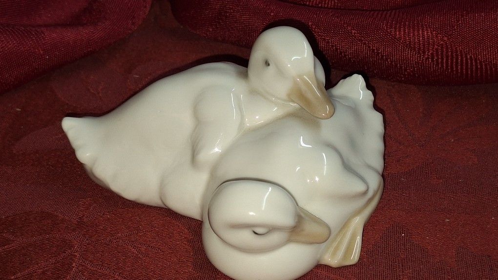 Vintage NAO by Lladro Spain Pair of Ducks Resting Cuddling Figurine L11S309