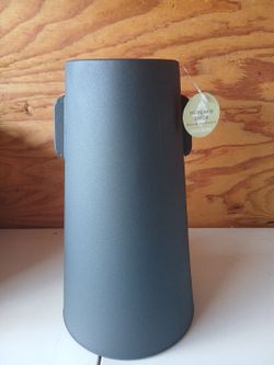 BLACK METAL VASE