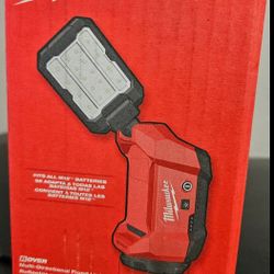 Milwaukee Multidirectional flood Light 