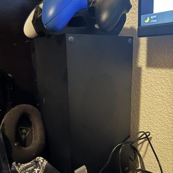 Xbox Series X + Accessories 