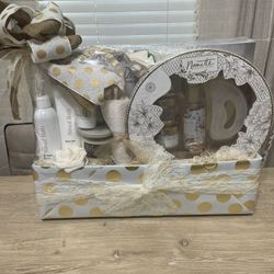 Women’s “Pamper Me” Gift Basket