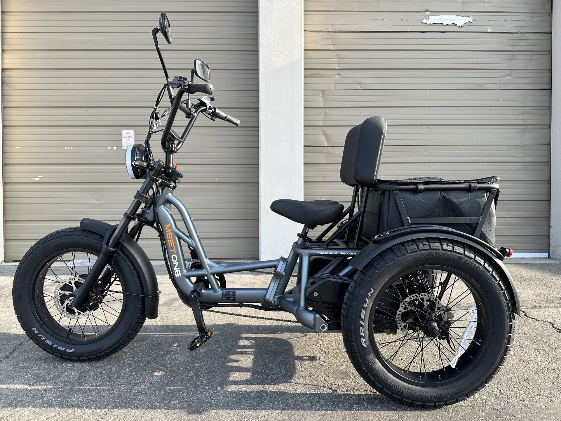 MEETONE Tour Dual Motor Dual Battery Electric Trike 2400 Watts Peak 130 Miles Range