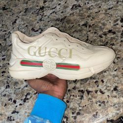  Gucci Shoes 