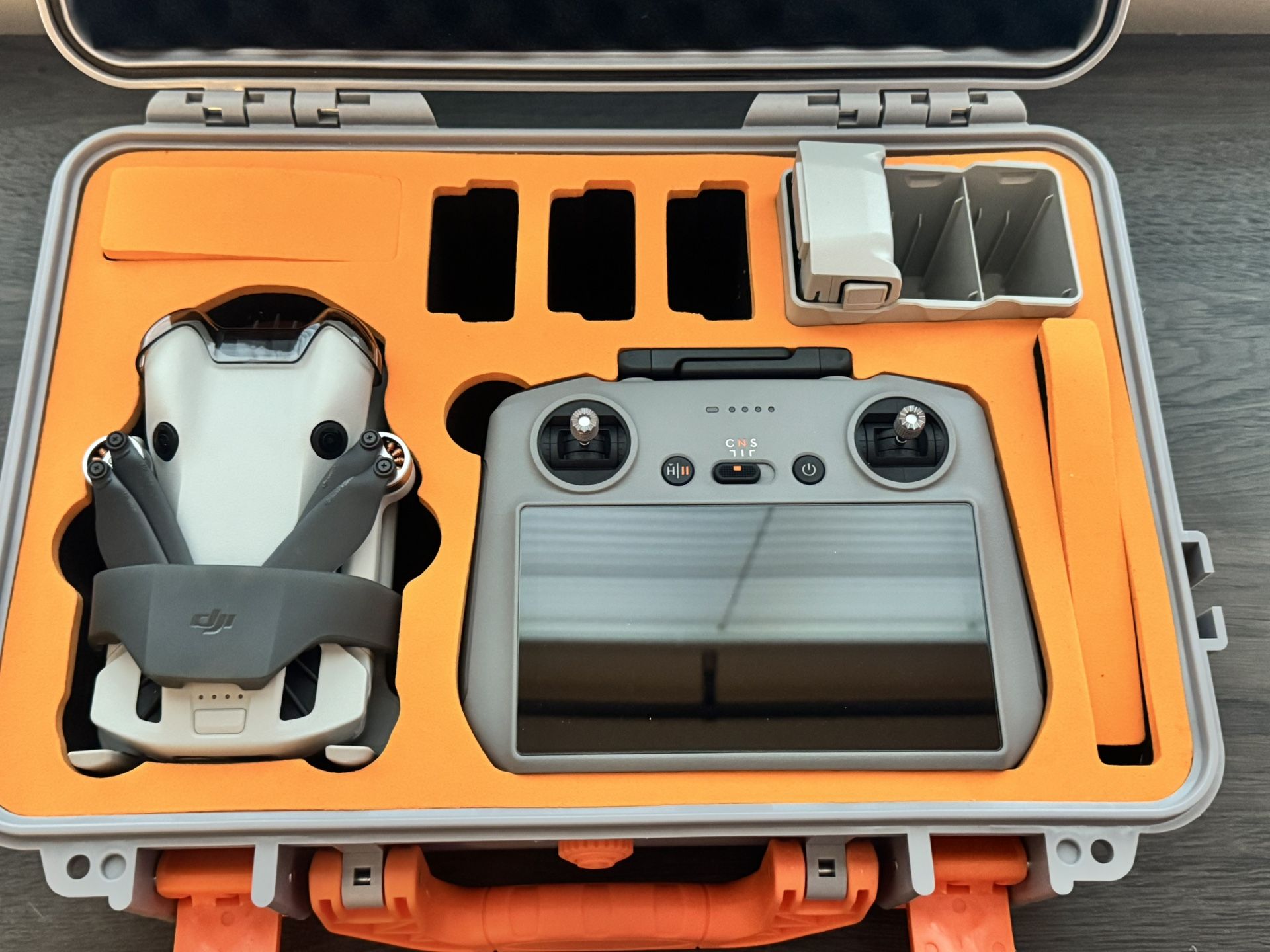 DJI - Mini 4 Pro Fly More Combo Drone 