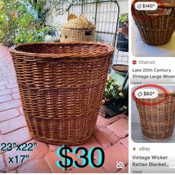 $30 Vintage Large woven wicker laundry 🧺 Basket rattan Oval 23” tall