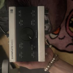 Native Instruments Komplete Audio 6 Audio Interface