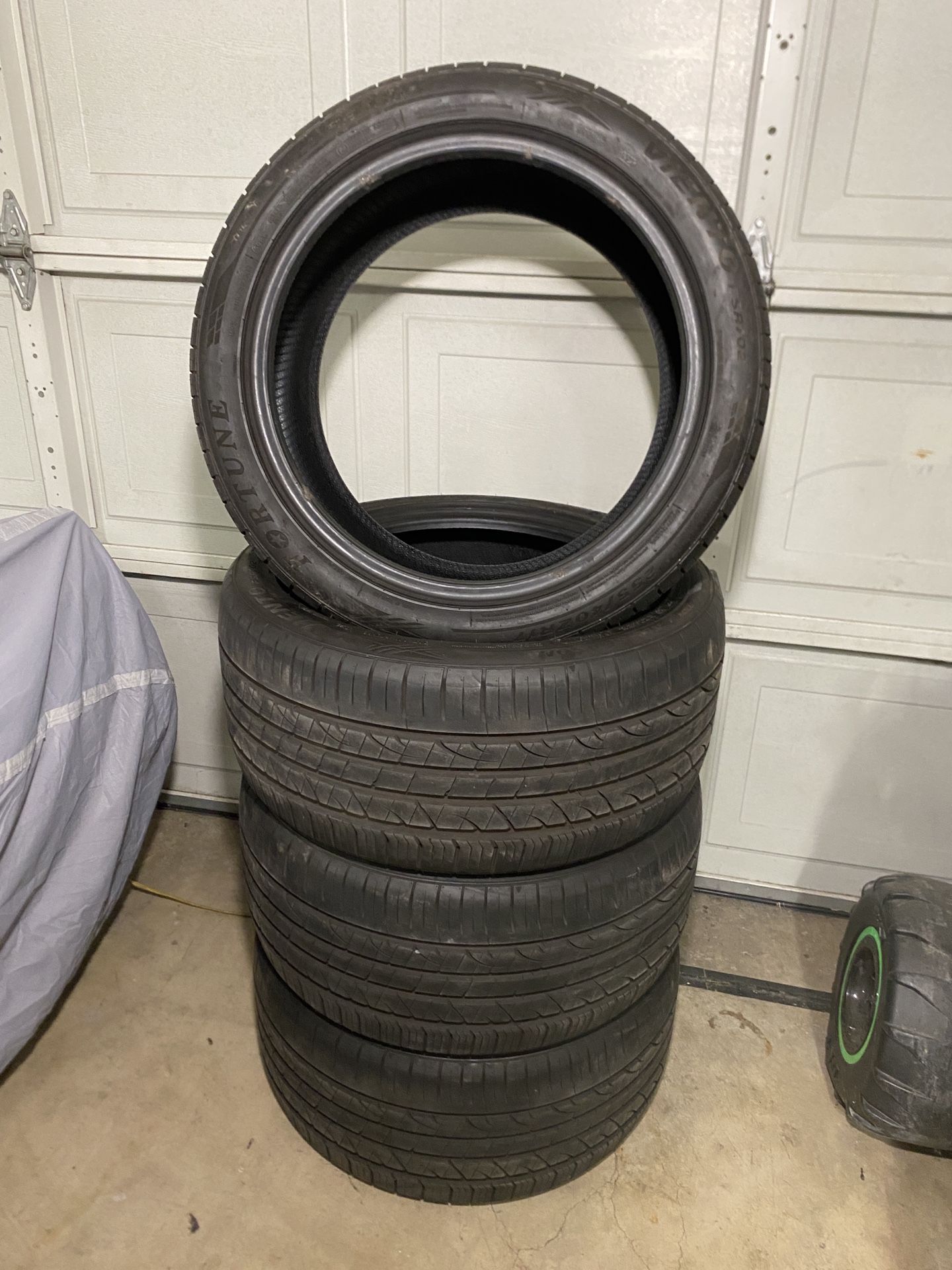 NEW 255/40/17 tires