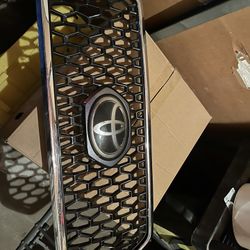 Tacoma 2019 Grill