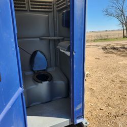Rento Potty Portable  Banos Baño Portable Restroom Portable  Y Mas Cosas Para Su Fiestas