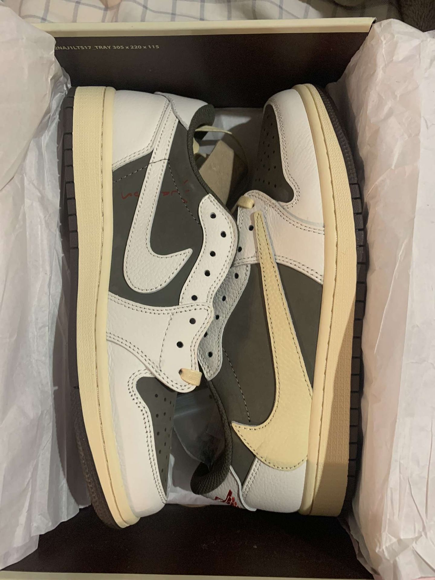 Jordan 1 LowTravis Scott Reverse Mocha