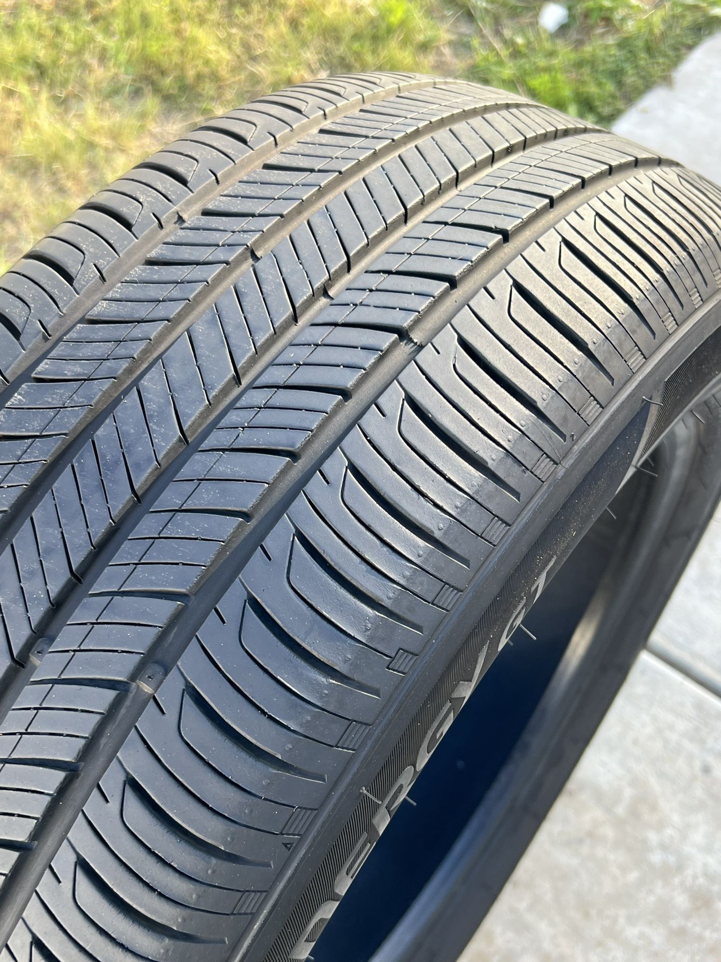 (215/60/17) Tire