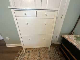 IKEA Gullaberg White 4-Drawer Dresser with Knobs