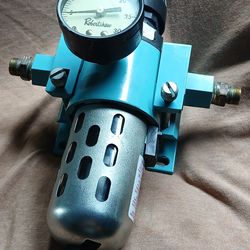 Filtro Neumático WILKERSON CB6 04 F00 con Soporte Metálico