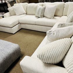 Absolutely Beautiful Stunning Comfy Sectional!