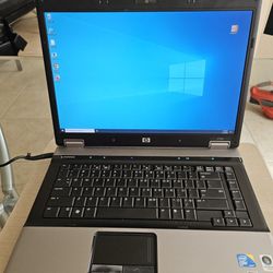HP Laptop. (SUPER CLEAN) 15" Screen
