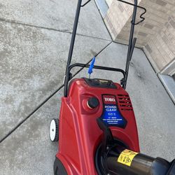 Toro Power Clear 621E Electric Start Snow Blower 