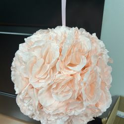 Pink Kissing Ball/ Bola De Besos Rosa