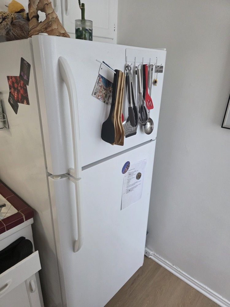Frigidaire Refrigerator 18 cu. ft. Works Great