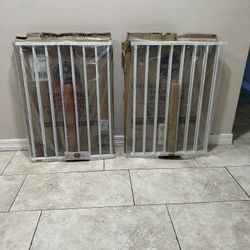 Extra Wide Safety Gate / Pet Gate - Fits Openings 24” - 40.5”