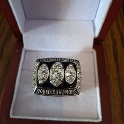 Oakland Raiders Championship Ring With Display Case 