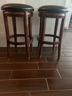 2 Bar Stools