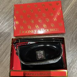 Dooney & Bourke Wristlet 