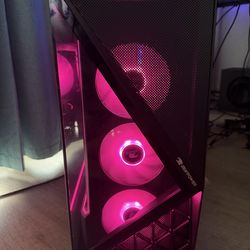 Custom Built Gaming PC - Runs everything on ULTRA!