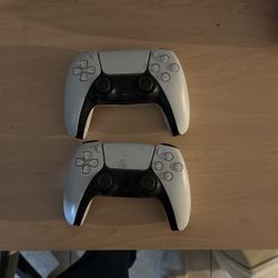 PS5 Controllers (x2)