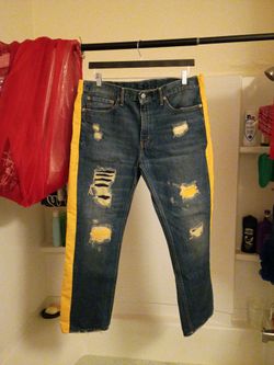 Lower Price On My One Of a Kind Levi Jeans Sz 36x30 Pickup Only!!They Fit a Little Bigger Than a 36 In The Waist..