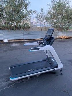 Precor 885 TRM Treadmill With P82 Console